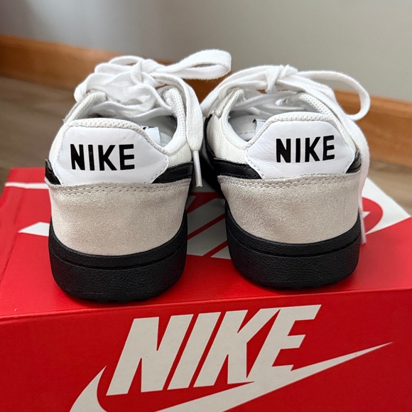 Nike Dunks Boys White and Tan perfect condition - Picture 2 of 7